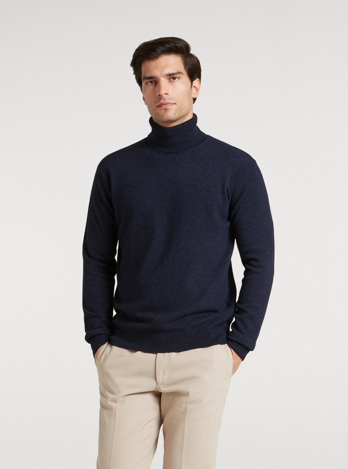 Maglia Dolcevita in Lana e Cashmere: Calore e Raffinatezza