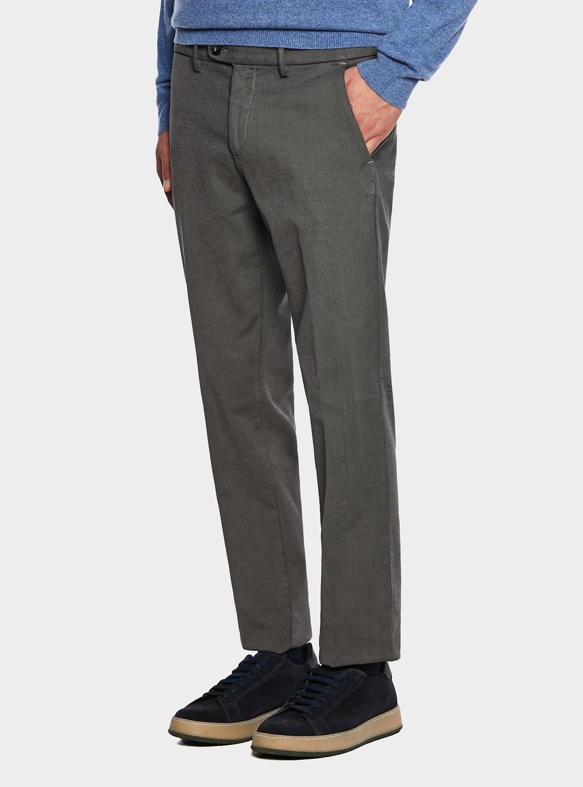 Pantalone Chinos Trama Diagonale: Comfort e Stile